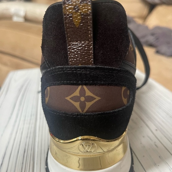 Louis Vuitton Runaways - Picture 3 of 9